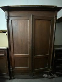 Armadio antico in legno massello