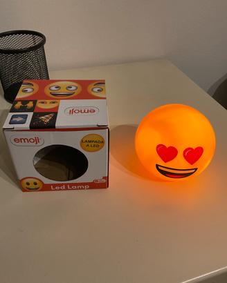 Lampada Emoji “occhi a cuore”