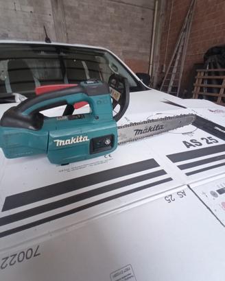 motosega a batteria Makita 