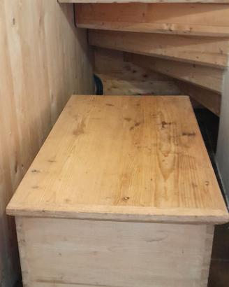 Cassapanca in legno massiccio. Mobili in legno.