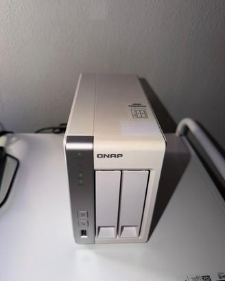 NAS QNAP TS-231P HDD 2 x 4TB