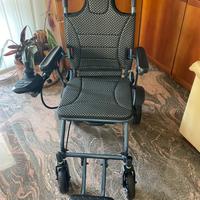 Sedia a rotelle elettrica pieghevole leggera