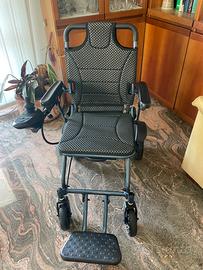 Sedia a rotelle elettrica pieghevole leggera
