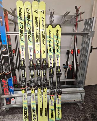 Materiale sci alpino da gara