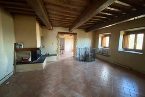 Rustico / Casale di 190 m² con più di 5 locali a S
