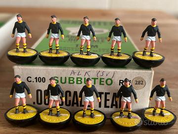 Subbuteo squadre Hw dipinte su materiale originale