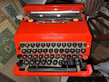 macchina da scrivere portatile Olivetti Valentine