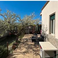 Villetta bifamiliare con grande giardino privato