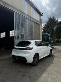 Peugeot 208 1.2 Benz. anno 2023 (solo ricambi)