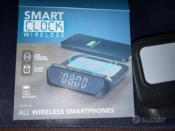 Sveglia digitale con funzione di ricarica wireless
