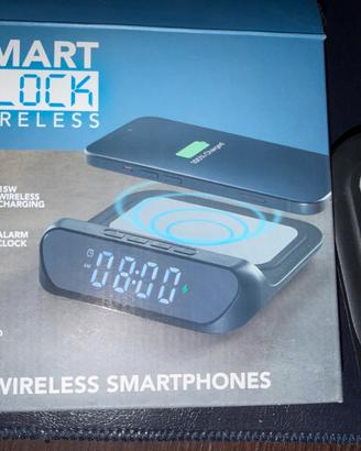 Sveglia digitale con funzione di ricarica wireless