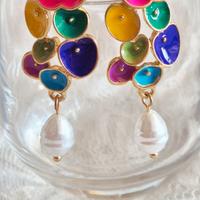 Orecchini in metallo smaltato colorato