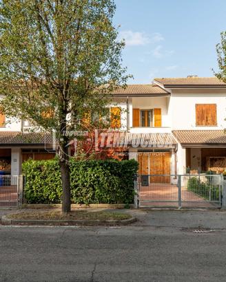 Villa a schiera con taverna e doppio giardino