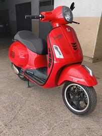 Vespa 300 GTS Super Sport