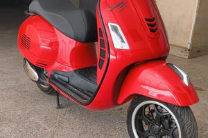 Vespa 300 GTS Super Sport