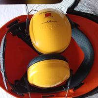 casco occhiali e guanti anti taglio 