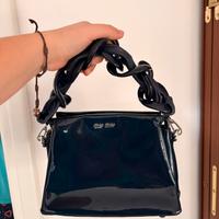 Borsa Miu Miu blu in vernice