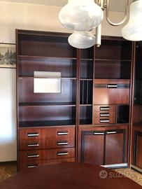 Angolo soggiorno in legno wengè.