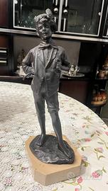 Statua in bronzo "Lo scugnizzo"