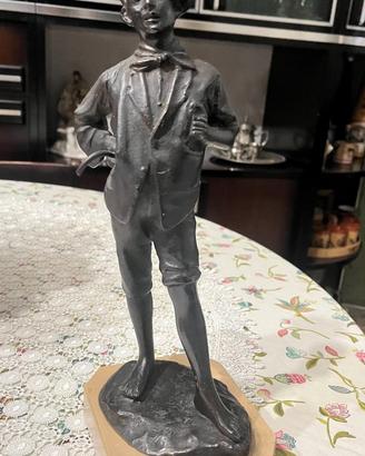 Statua in bronzo "Lo scugnizzo"