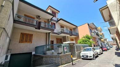 RIF. 1474 - VILLA CON GIARDINO AL CENTRO