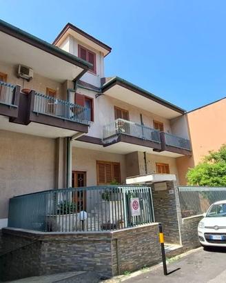 RIF. 1474 - VILLA CON GIARDINO AL CENTRO