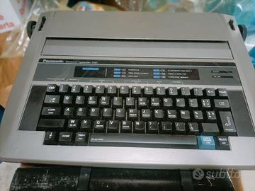 macchina da scrivere elettronica