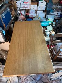 Tavolo in legno pieno + 6 sedie