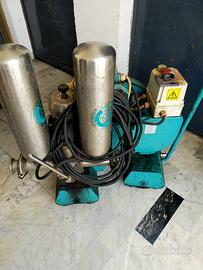 Pompa industriale ABB e serbatoi inox (senza tubi)
