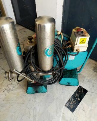 Pompa industriale ABB e serbatoi inox (senza tubi)