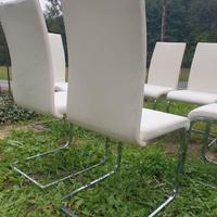 Sedie Design in sky bianche .