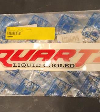 TARGHETTA LATERALE PIAGGIO QUARTZ COLORE ROSSO