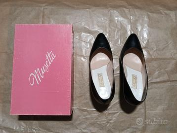 Scarpa donna nera con decolte e tacco