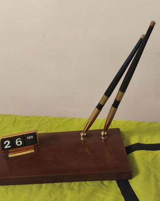 Set da scrivania con portapenne e datario