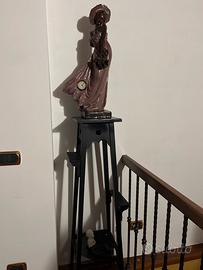 Piedistallo con statua