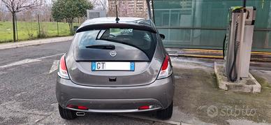 Lancia Ypsilon III 1.0 firefly hybrid oro 70cv