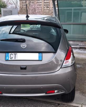 Lancia Ypsilon III 1.0 firefly hybrid oro 70cv