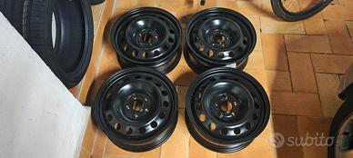 cerchi in ferro da 16 per Fiat 500X e Jeep 