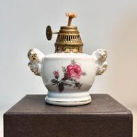 Lampada ad olio in porcellana miniaturizzata antic