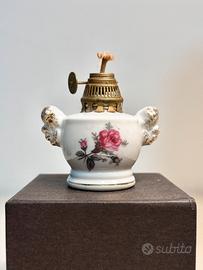 Lampada ad olio in porcellana miniaturizzata antic