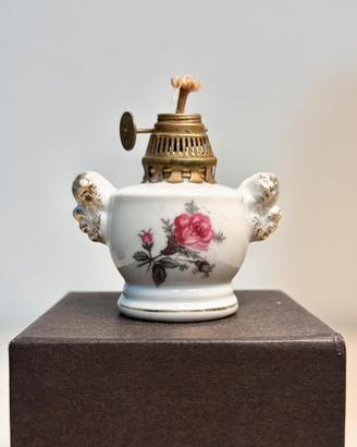 Lampada ad olio in porcellana miniaturizzata antic
