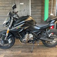 Moto naked qj motor srk 700
