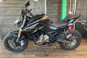 Moto naked qj motor srk 700