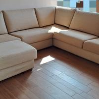 Divano 8 posti con pouf