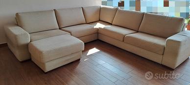 Divano 8 posti con pouf