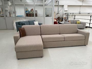 divano panoramico con letto