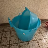 Mastello e bacinella in plastica