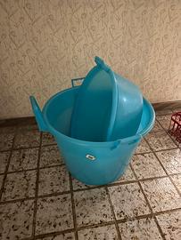 Mastello e bacinella in plastica