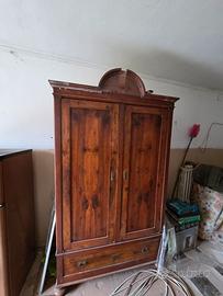 Armadio due ante antico