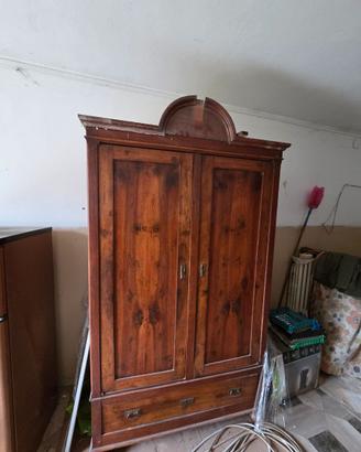 Armadio due ante antico